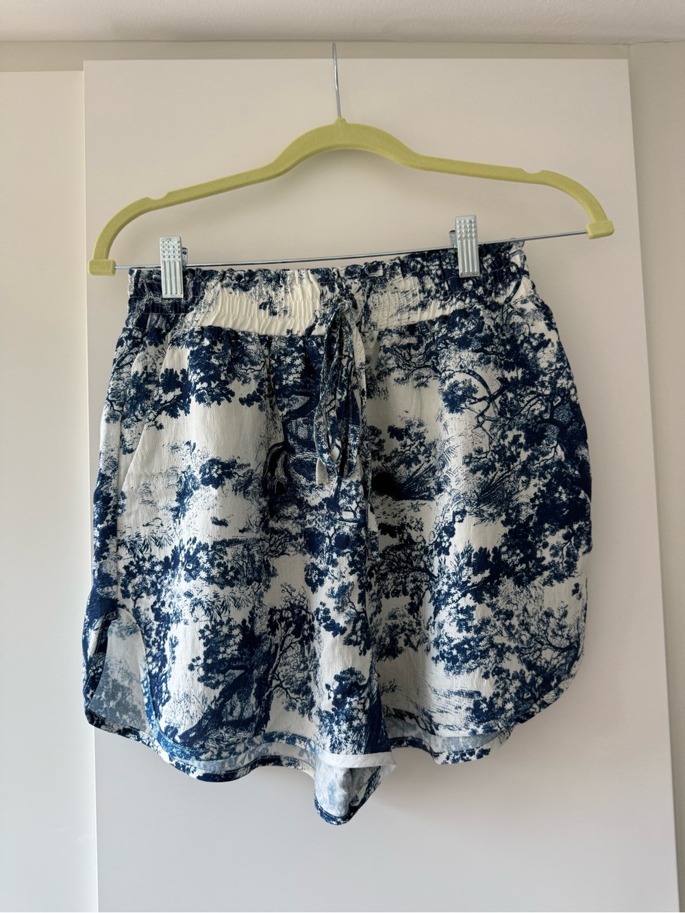 Commense Blue Toile Print Short Set - Button Front Shirt & Shorts - size Medium - Picture 9 of 16